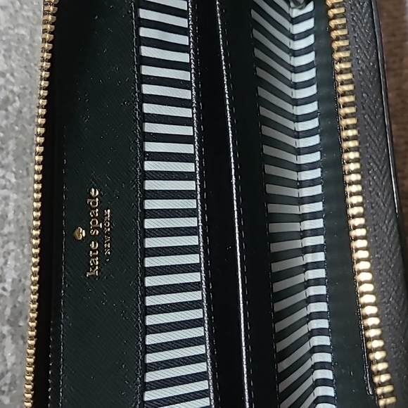 Kate Spade ♠️ New York Large Carryall Crosshatch Cow-leather Wallet Wris… - Picture 8 of 14